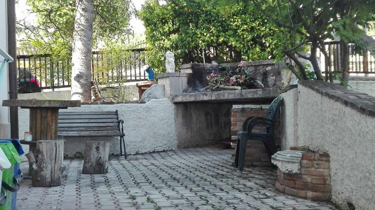 Bed & Breakfast Da Charlie L'Aquila Bagian luar foto